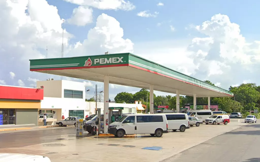 03-qroo-gasolinera-kemagas-estacion-13354-cancun Vista de gasolinera Kemagas Estación 13354 en Cancún, Quintana Roo, México