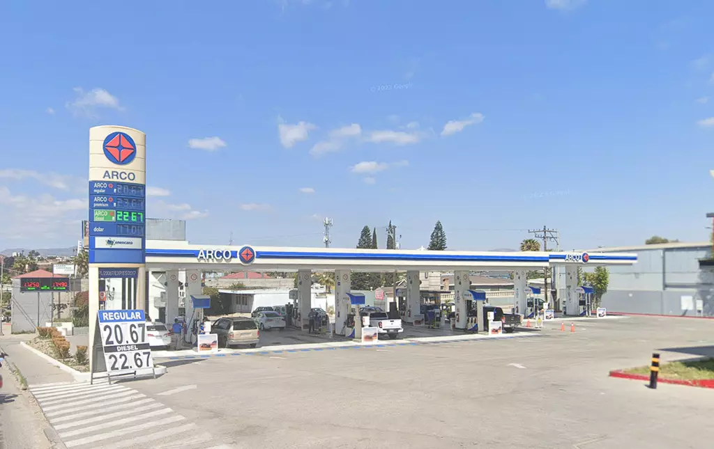04-bc-gasolinera-arco-tijuana Vista de Gasolinera ARCO en Tijuana, BC, México