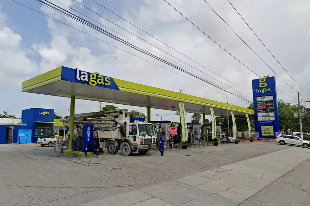 05-qroo-gasolinera-la-gas-ciudad-industrial-cancun Vista de gasolinera La Gas Ciudad Industrial en Cancún, Quintana Roo, México