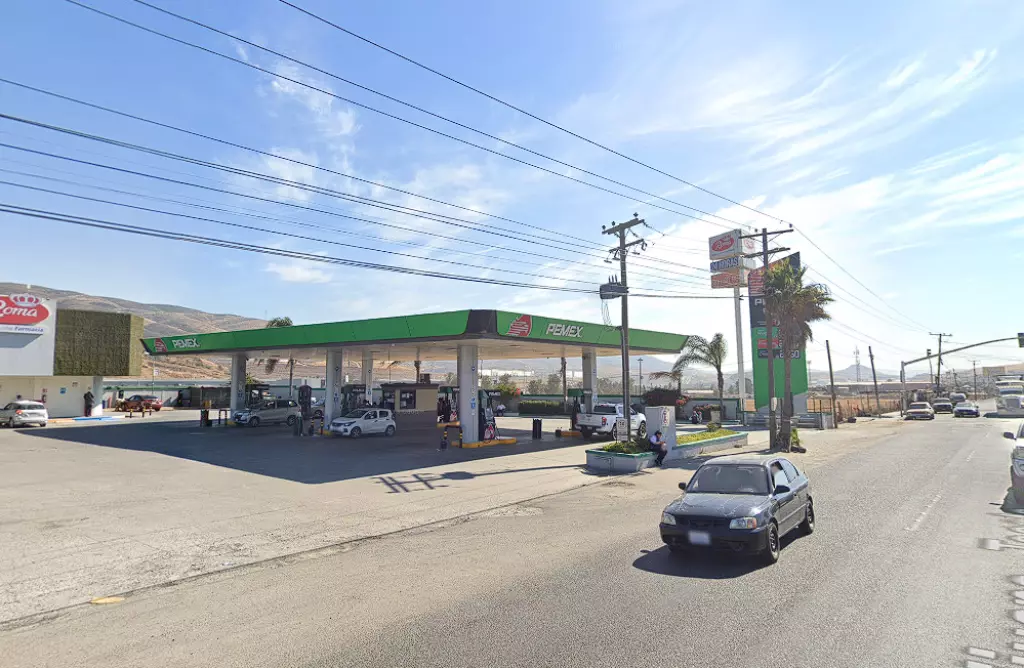 06-bc-gasolinera-pemex-tijuana Vista de Gasolinera Pemex en Tijuana, BC, México
