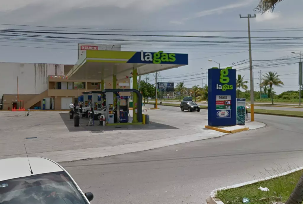 07-qroo-gasolinera-la-gas-capote-cancun Vista de gasolinera La Gas Capote en Cancún, Quintana Roo, México
