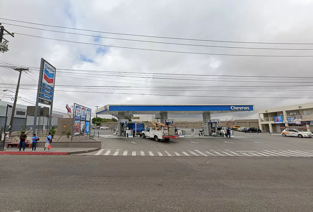 09-bc-gasolinera-chevron-tijuana Vista de Gasolinera Chevron en Tijuana, BC, México