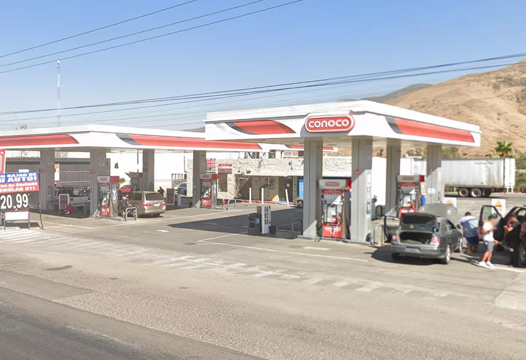 10-bc-gasolinera-conoco-tijuana Vista de Gasolinera Conoco en Tijuana, BC, México