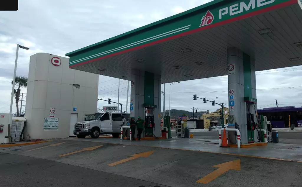 camp-gasolinera-pemex-cabo-san-lucas-2 Vista de Gasolinera PEMEX en Cabo San Lucas, BCS, México
