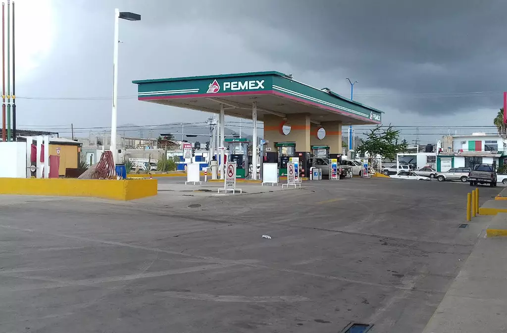 camp-gasolinera-pemex-cabo-san-lucas-3 Vista de Gasolinera PEMEX en Cabo San Lucas, BCS, México